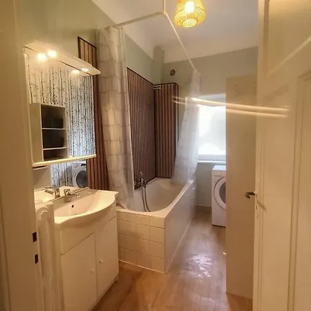 Le Meuble A - Jusqu'a 4 Personnes Daire