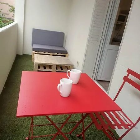 Le Meuble A - Jusqu'a 4 Personnes *